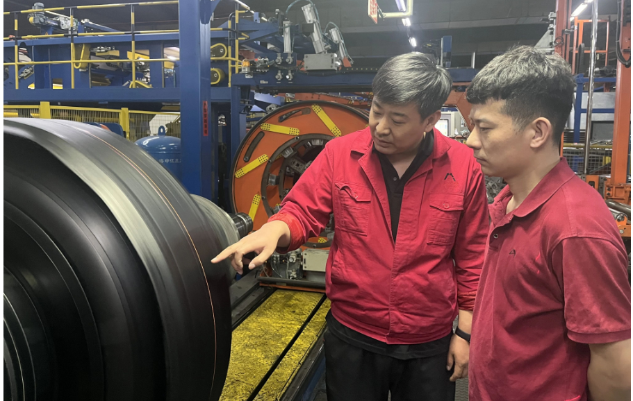 成型車間堅持周度質量分析制度，建立成型車間質量數據庫，在2022年質量數據分析基礎上進行更細化更深入的分析，準確找到問題所在并及時對策解決，確保完成各項質量指標。