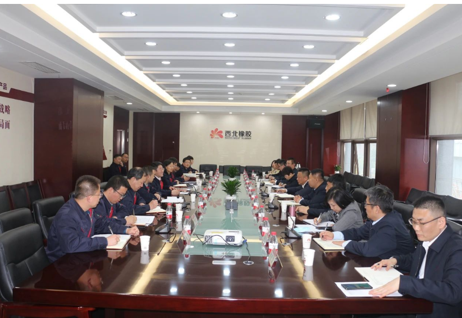 延長石油物資集團公司執行董事、總經理李曉恒一行到訪西橡公司，就物資采供和營銷貿易等業務進行交流座談。座談會上，公司采購、銷售、財務等相關部門負責人同物資集團相關負責人圍繞內部互供、物資管理及營銷貿易等工作進行了深入探討和交流答疑。