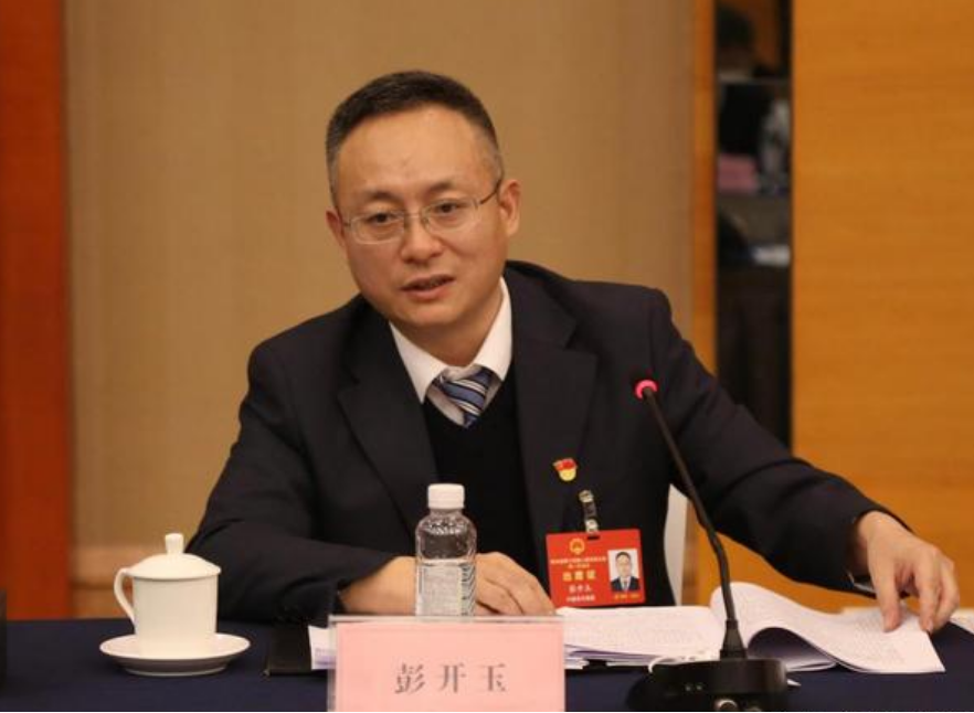 貴州輪胎黨委書記、董事長黃舸舸表示，貴州輪胎將緊密圍繞輪胎制造產業的鋼簾線需求，通過產業創新和優勢互補，逐步填補貴州在輪胎鋼簾線領域的技術、產品和產業空白，并最終形成“簾線鋼盤條制造—鋼簾線制品加工—輪胎鋼簾線使用”的完整產業鏈。