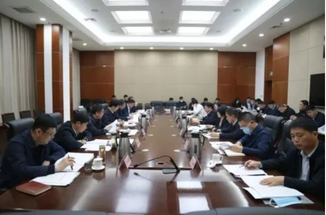 4月21日，廣饒縣十三屆縣委第43次常委會(huì)會(huì)議召開。會(huì)議聽取了第十三屆中國(guó)(廣饒)國(guó)際橡膠輪胎暨汽車配件展覽會(huì)籌備工作情況匯報(bào)。