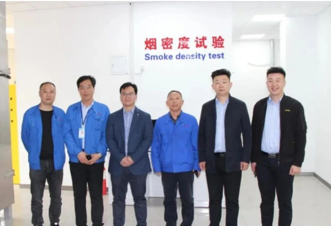 雙方進行了產品檢驗座談會，吳主任給予了積極回應。并表示將進一步加強與豪邁電纜在產品檢驗方面的業務合作，選擇進一步拓展產學研的項目，提供建立持續溝通機制，共同規劃中心同豪邁電纜的戰略合作方向。