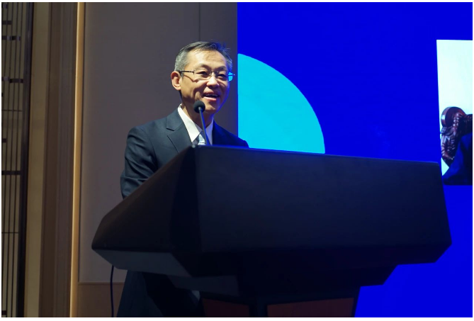 天津中和膠業股份有限公司董事長馮運表示，當前，全球疫情影響減弱，國內經濟復蘇，但接踵而至的國際貿易保護主義抬頭、國內經濟復蘇乏力、原材料價格上下波動等，都給橡膠制品行業帶來了很大挑戰，可以說不確定性是這個時期唯一的確定性。在這個充滿不確定的時期，混煉膠產業面臨更多問題，同時也有著更多的機遇，更有責任為整個行業的轉型升級作出應有的貢獻。馮運建議企業通過協會搭建的平臺，發揮各自的優勢，攜手上下游行業，立足當前，面向未來，深度探討產業鏈的創新發展之路，為行業發展注入新的活力，共同推動行業的高質量發展。