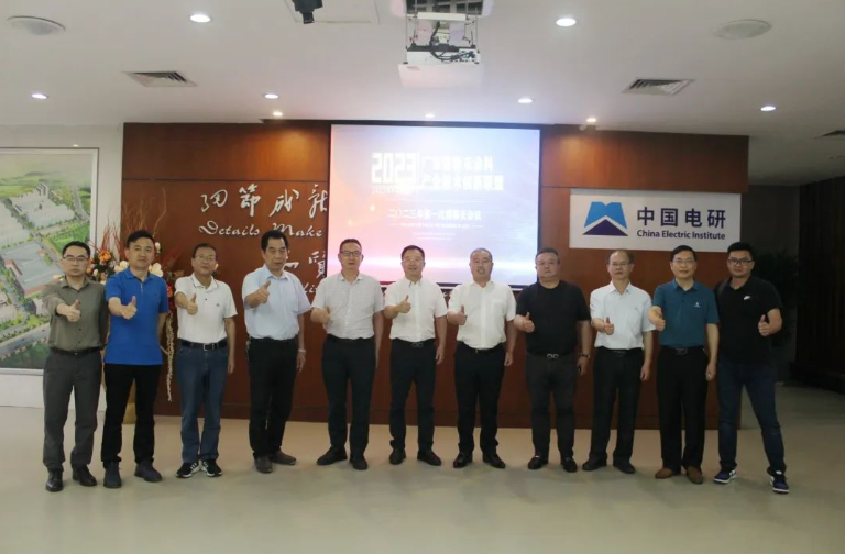 粉末涂料作為一種環保涂料，未來發展前景良好，但存在行業準入門檻較低、產能嚴重過剩、中低端粉末涂料同質化嚴重、價格競爭激烈等弊病，嚴重制約著行業的發展。因此，會議呼吁骨干企業加大研發投入，加強科技創新，開發和尋找粉末涂料新興應用領域，如預涂卷材、集裝箱、新能源等。同時，應充分發揮聯盟內部產業鏈優勢，促進產學研用一體化發展，營造良好的協同發展生態。