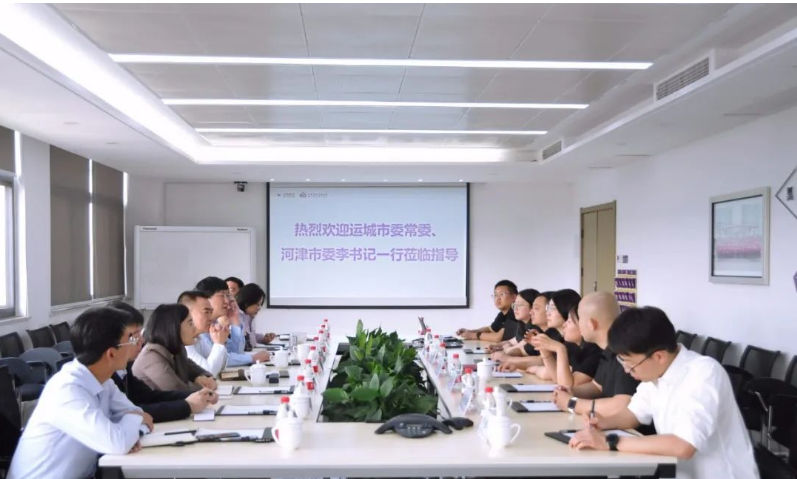 據(jù)了解，李曉武一行在現(xiàn)場(chǎng)聽(tīng)取了黑貓股份特種炭黑事業(yè)部關(guān)于經(jīng)營(yíng)發(fā)展、戰(zhàn)略布局、市場(chǎng)開(kāi)拓以及技術(shù)研發(fā)等方面的情況介紹。在聽(tīng)取過(guò)程中，他們對(duì)企業(yè)的經(jīng)營(yíng)戰(zhàn)略、團(tuán)隊(duì)素質(zhì)以及行業(yè)影響力等方面給予了充分肯定。與此同時(shí)，李曉武還向企業(yè)介紹了河津市良好的政商環(huán)境，并表達(dá)了對(duì)企業(yè)良好發(fā)展的期望和支持。