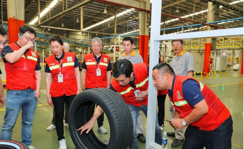 會議前，與會人員先后參觀了賽輪柬埔寨工廠和越南生產基地，深入了解了賽輪集團的生產實力和區域布局。據了解，在會上，賽輪集團董事長劉燕華總結了賽輪的獨特優勢及其背后的根源，并對企業未來戰略目標的實現路徑進行了規劃。