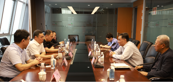 據了解，考察團由北汽集團黨委常委、副總經理蔣自力和北汽福田汽車集團采購副總裁張志亮率領，還有其他北汽集團和福田汽車集團的高層領導成員，以及相關部門的負責人和隨行人員。