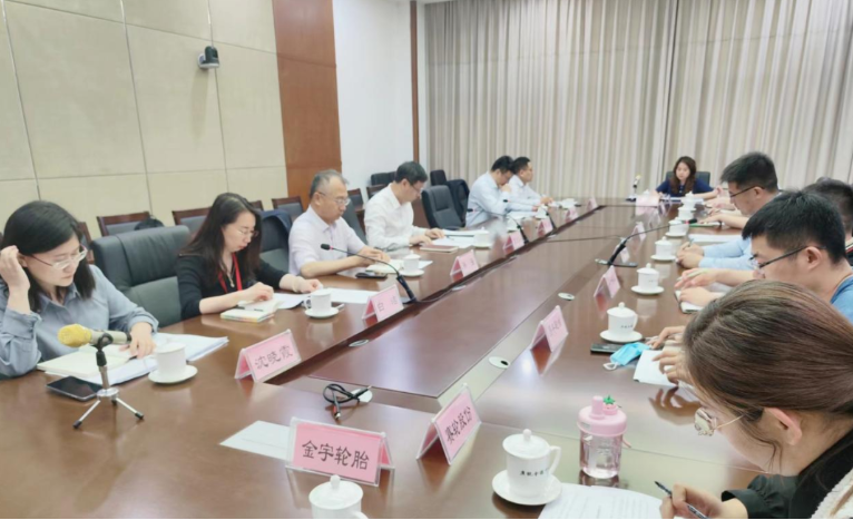 通過此次座談會，山東省貿(mào)促會與橡膠輪胎企業(yè)就行業(yè)發(fā)展進行了深入交流和探討，并就未來的發(fā)展方向和挑戰(zhàn)提出了具體建議。山東省將繼續(xù)加大支持力度，推動橡膠輪胎產(chǎn)業(yè)健康發(fā)展，促進企業(yè)實現(xiàn)更大的成長和國際化進程，為山東省乃至全國的橡膠輪胎行業(yè)注入新的動力。