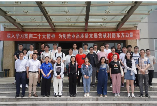 師生們?cè)趨⒂^過(guò)程中對(duì)利德東方展示的智能工廠建設(shè)成果贊嘆不已。南京大學(xué)化學(xué)化工學(xué)院人力資源總監(jiān)徐霞表示，通過(guò)這次參觀，希望能夠加深師生們對(duì)利德東方及高分子專業(yè)的理解，并為自己的學(xué)習(xí)計(jì)劃明確方向。