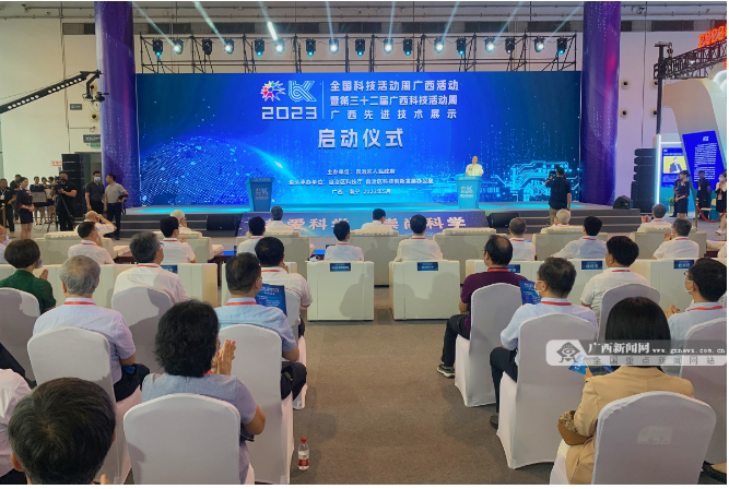 【炭黑產業網】5月23日消息，近日，中化學裝備科技公司應邀參加了廣西壯族自治區第三十二屆先進技術展。在展會上，該公司展示了獲得中國專利金獎的高端橡機裝備產品，吸引了廣西壯族自治區各級領導和社會各界人士的熱切關注。