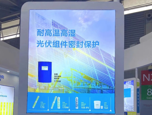 集泰股份近期在光伏膠市場取得了顯著的成績。僅在2022年，該公司兩條新的光伏膠產線正式投產，年產能達到2.88萬噸，能夠滿足光伏新能源下游客戶未來的供貨需求，鞏固了其在行業中的優勢地位。隨著新產線產能的逐步釋放，集泰股份在光伏領域的業績顯著提升，并與晶科能源、正信光電、天合光能等行業龍頭企業達成合作，其在行業中的認可度迅速提高。