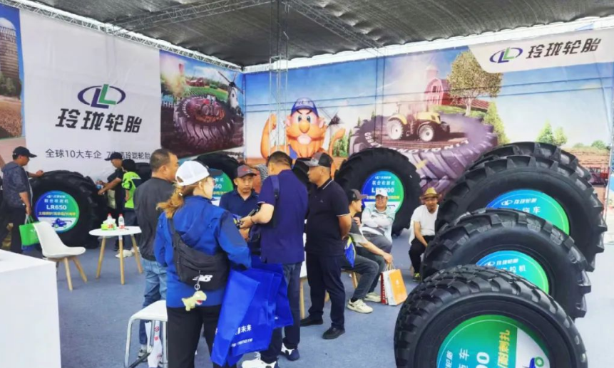 據(jù)了解，作為中國最早生產(chǎn)農(nóng)業(yè)輪胎的企業(yè)之一，玲瓏輪胎擁有專業(yè)的技術(shù)研發(fā)團(tuán)隊(duì)，涵蓋結(jié)構(gòu)設(shè)計(jì)、配方設(shè)計(jì)和設(shè)備研究等領(lǐng)域，形成了拖拉機(jī)、聯(lián)合收割機(jī)、中耕、工業(yè)用途和拖車五大系列產(chǎn)品。憑借高質(zhì)量、高性能和高適應(yīng)性的產(chǎn)品特性，以及安全、省錢、省心的產(chǎn)品服務(wù)體系，玲瓏輪胎與國內(nèi)外各大機(jī)械廠建立了長期合作關(guān)系，并為農(nóng)業(yè)領(lǐng)域的智能化和科技化發(fā)展做出了持續(xù)貢獻(xiàn)。