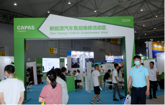 展會聚焦于新能源智能網聯領域，攜手成都市綠色智能網聯汽車產業生態圈聯盟，共同打造了新能源智能網聯專區。中植一客(成都)汽車有限公司作為專區內的參展企業之一，積極響應國家發展方向目標，致力于純電動和氫燃料雙驅模式產品研發，希望通過CAPAS這樣的區域展會，發布研究成果、展示企業實力、宣傳產品優勢，并吸引更多合作伙伴和拓展客戶渠道。