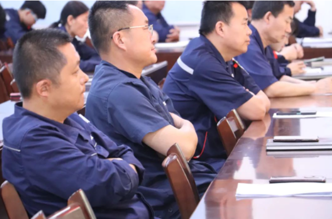 據了解，張建民通過解讀近年來發生的多起生產事故案例，深入分析了事故發生的原因和暴露出的問題。他告誡學員們將這些過去的事故當作今天的警示，將別人的事故當作自己的寶貴經驗，不斷提高事故防范能力。他強調，通過每個人的教育和從事故中吸取的教訓，可以不斷提升公司的安全意識和預防事故的能力。