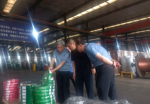 此次視察對于馬副區(qū)長等領導來說是一次深入了解即墨地區(qū)數(shù)字裝備產(chǎn)業(yè)現(xiàn)狀與發(fā)展的機會。同時，青纜科技也受益匪淺，通過與區(qū)領導的溝通交流，進一步明確了市場需求和發(fā)展方向，將為即墨市場提供更加優(yōu)質的產(chǎn)品和服務。