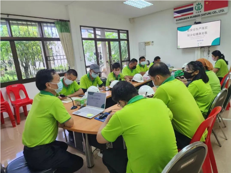 廣墾橡膠集團公司所屬單位在全國第22個安全生產月中開展了一系列活動，旨在深入學習貫徹黨的二十大精神，以推動安全生產責任的落實。