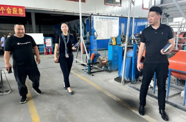 最后，協會一行人拜訪了山東瑞合暢通線纜有限公司，受到了該公司總經理房益濱的熱情接待。