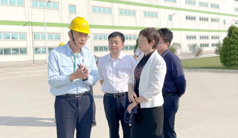 在盤錦市商務局局長王學林的陪同下，孫蓮英名譽會長還考察了遼濱經開區管委會、遼濱經開區5G智慧園區管控中心、華錦公司精細化工及原料工程項目指揮部、盤錦港以及長春集團盤錦石化基地等地。
