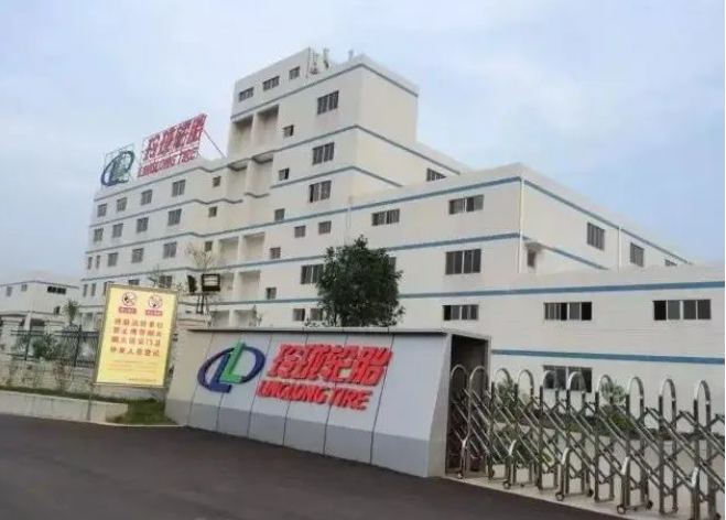 作為廣西第一家高端輪胎制造企業(yè)，廣西玲瓏目前擁有80項(xiàng)知識(shí)產(chǎn)權(quán)，其中包括3項(xiàng)發(fā)明專利、72項(xiàng)實(shí)用新型專利和5項(xiàng)軟件著作權(quán)。在廣西輪胎制造行業(yè)，廣西玲瓏憑借眾多知識(shí)產(chǎn)權(quán)的數(shù)量位居榜首。