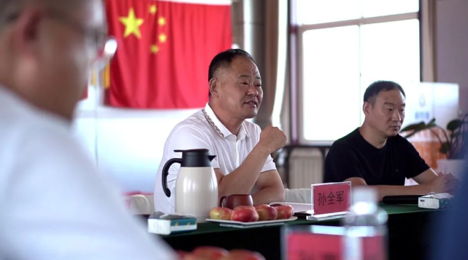 在會上，董事長孫全軍發表了重要講話。他指出，市場營銷工作是企業發展的關鍵，上半年銷售工作雖然取得了一定成績，但仍存在較大的提升空間。孫全軍強調，下半年各代理商應以“咬定青山不放松”的精神狀態，努力實現在線纜銷售量的突破。
