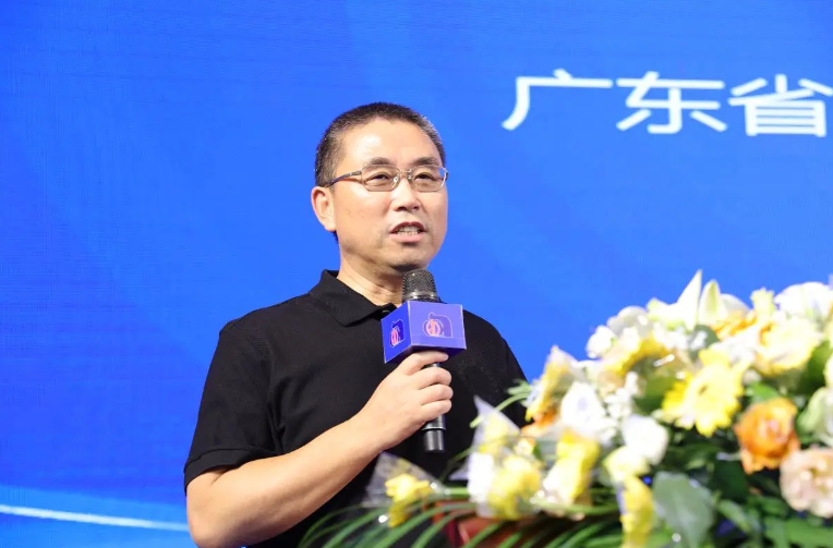 陳冰會長在講話中指出，今年是改革開放45周年，也是經濟形勢最嚴峻的一年，但他認為這也可能是未來幾年最好的一年。然而，當前的經濟形勢仍然嚴峻，經濟復蘇出現滯后，特別是二季度經濟回落加速，三季度依然沒有好轉的跡象。