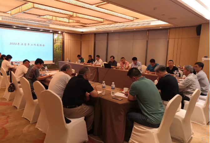 青島青纜科技有限責任公司召開了2023年上半年工作總結會，會議由公司總經理劉亞罡主持，董事長傅樂平出席并發表講話。