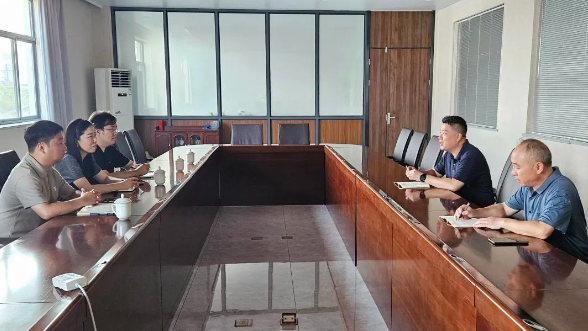 研組走訪了協(xié)會理事單位山東魯強電纜(集團)股份有限公司。在座談中，安全生產(chǎn)環(huán)保部部長孔凡義詳細介紹了公司的運營情況和企業(yè)發(fā)展中的問題和訴求。