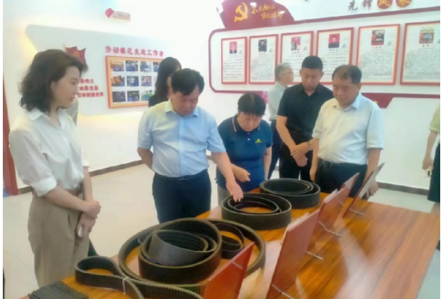 開封市政協副主席兼市財政局黨組書記、局長孫國才率領市政協代表團，共22人一行，蒞臨金久龍實業有限公司，深入調研該企業的發展狀況。陪同調研的還有縣政協副主席楊清泉及縣委統戰部有關負責人。