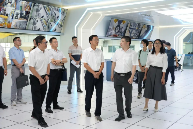 在現(xiàn)場，楊小牛代表航空輪胎大科學中心對廣州市和黃埔區(qū)科技部門在大裝置建設過程中的大力支持表示感謝。他介紹了大裝置將專注研究的領域，包括輪胎、起落架和飛行器等相關的基礎科學問題。預計這一裝置將成為國內(nèi)頂尖的飛行起降動力學研究設施，以世界一流水平的創(chuàng)新平臺，助力中國航空航天、輪式裝備、立體交通等高端制造業(yè)走向國際領先地位。