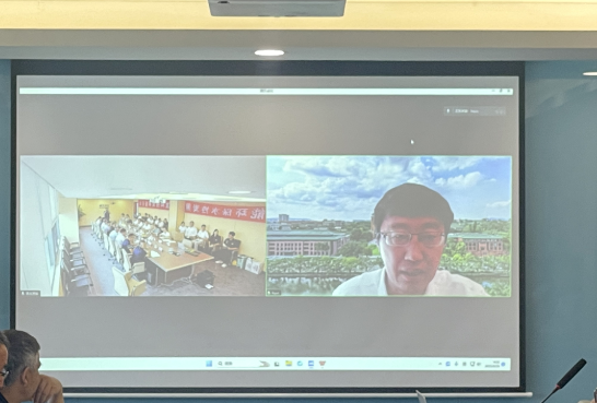 此次會議還特別邀請了中國工程院張立群院士參與，他在會上強調了高分散水性炭黑在橡膠工業和涂料行業應用領域的巨大潛力。他表示，北京化工大學和青島黑貓研究院的合作研發，成功地克服了國外技術難題，為國內的水性炭黑領域開創了嶄新局面。