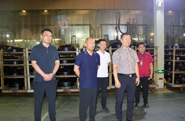 青島經控集團副總裁一行到萬達電纜集團調研指導