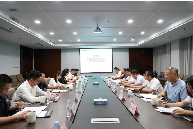 城建集團領導對華凌電纜近年來取得的卓越成就表示充分肯定，并對目前項目合作中出現的情況提了一些建議。濟南城市建設集團黨委書記、董事長史海成則提出，企業應堅定戰略方向，制定詳細的戰略規劃和目標，加強與子公司的聯動合作，為集團發展貢獻更多力量。