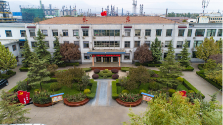 山西永東化工股份有限公司發布了2023年上半年度報告。報告顯示，今年上半年，永東股份實現營業收入21.92億元，同比增長9.15%;歸屬于上市公司股東凈虧損433.19萬元，同比由盈轉虧;歸屬于上市公司股東的扣除非經常性損益凈虧損488.23萬元，同比由盈轉虧;基本每股虧損0.0115元/股。