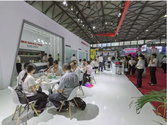 其次，PUB-3的控制程序采用了全新的架構，使得操作界面更加直觀易用。觸摸屏采用了圖形化人機交互界面，降低了操作難度。在動平衡控制方面，通過優化上、下主軸糾偏控制，主軸轉速降低50%，采集圈數減少80%，同時不影響測試數據的穩定性，從而提升了測試效率。