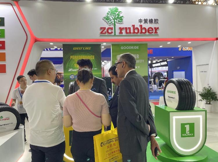在為期三天的展會中，來自歐美、東南亞等多家客戶表達了強烈興趣，并與中策橡膠達成了合作意向。中策橡膠作為全球第九大輪胎制造商，不僅致力于輪胎細分品類的創新研發和精益生產，還通過多渠道銷售一體化發展，為全球消費者提供豐富且優質的輪胎產品與服務。中策的高價值產品與服務已覆蓋近200個國家和地區，贏得了全球消費者的歡迎與認可。