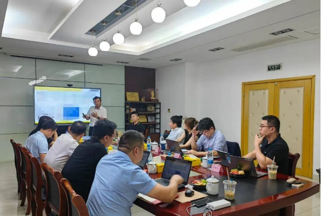 長期以來，住友橡膠與利得體系保持著緊密的合作伙伴關(guān)系，已經(jīng)合作超過20年。這次會議再次強(qiáng)調(diào)了雙方對鄧祿普品牌的深厚情感和堅定信念。在當(dāng)前行業(yè)發(fā)展面臨困難的時刻，雙方高層的決心和合作精神將有助于解決當(dāng)前的挑戰(zhàn)，開創(chuàng)更加光明的未來。