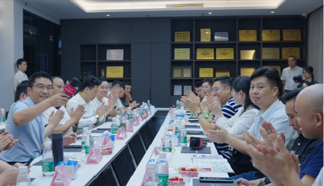 此次考察活動不僅讓廣東省門窗協會的成員們更深入地了解了榮基密封膠條的研發和生產過程，也讓他們深切感受到了榮基26年來一直堅持的“以技術取勝”的初心。高質量發展已經成為時代主題，門窗行業的提升也是不可逆轉的趨勢。榮基愿與門窗企業攜手同行，共同為人們提供更高品質的生活保障。