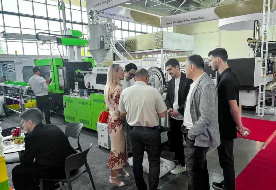 目前，烏茲別克斯坦已吸引了大約26%的外資，其中塑料制品成為第三大商品。塑料制品的需求廣泛，包括汽配行業、包裝行業、家電行業、物流行業和建材行業等領域，為中國企業帶來了巨大商機。