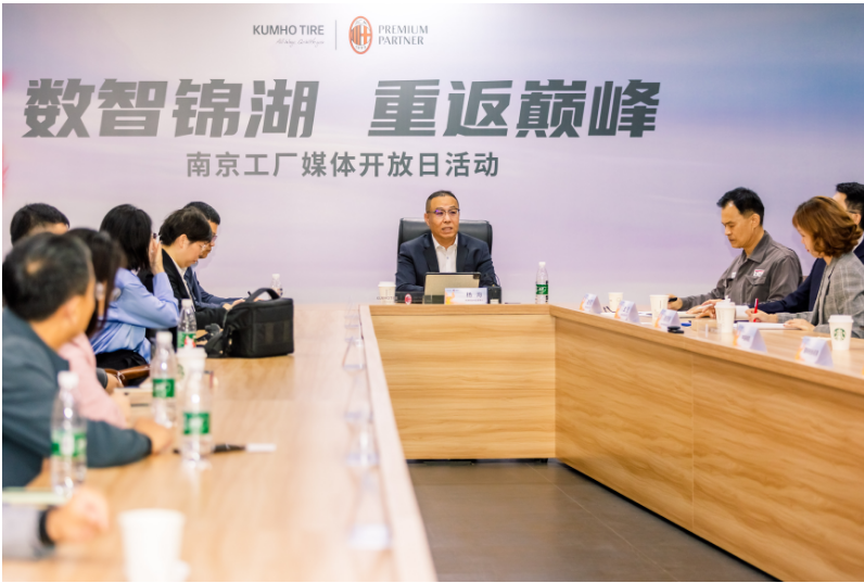 除了在研發(fā)、產(chǎn)品、智能制造等方面的發(fā)展，錦湖輪胎還通過各種賽事營銷活動(dòng)和投資進(jìn)一步提升其品牌形象，如與意大利AC米蘭球隊(duì)簽訂高級(jí)合作伙伴關(guān)系。錦湖輪胎的持續(xù)努力和創(chuàng)新在其業(yè)績和可持續(xù)經(jīng)營方面都取得了顯著的成就。