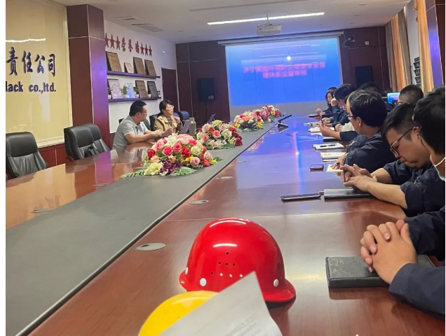 濟寧黑貓炭黑有限責任公司于10月16日至10月19日進行了環境職業健康安全管理體系年度監督審核。此次審核是由華中國際認證機構派遣兩名資深審核專家組成的審核團隊進行的，他們通過文件審查和實地考察，全面審查了公司管理體系的運行情況。