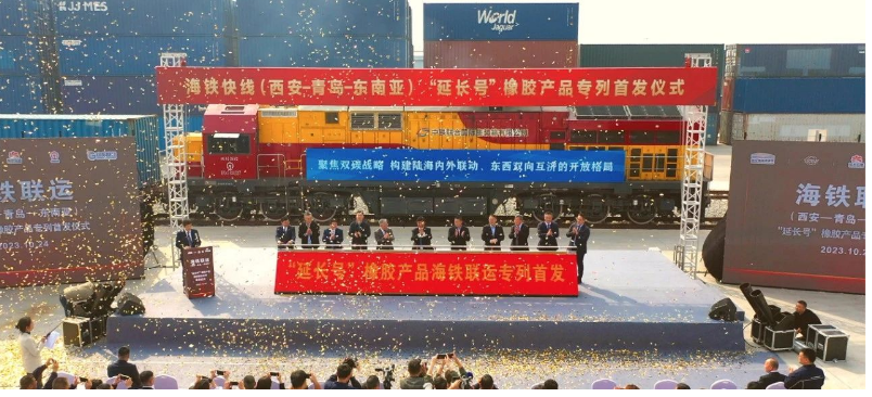 這次“延長(zhǎng)號(hào)”海鐵聯(lián)運(yùn)專(zhuān)列的首發(fā)，得益于延長(zhǎng)石油依托西安國(guó)際港務(wù)區(qū)平臺(tái)，充分發(fā)揮中遠(yuǎn)海運(yùn)物流優(yōu)勢(shì)，進(jìn)一步延伸企業(yè)服務(wù)鏈條，提升客戶體驗(yàn)，以此擴(kuò)大“一帶一路”沿線業(yè)務(wù)規(guī)模的具體實(shí)踐。