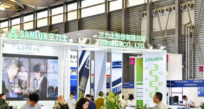 在本次展會期間，三力士展區吸引了來自國內外的上千名客戶，眾多廠家和經銷商前來咨詢和洽談。公司的10名內外銷客戶經理和技術人員全天候提供咨詢服務，與近10位來自俄羅斯、巴西、意大利等國的國外客戶以及近5家國內配套廠初步達成了合作意向。