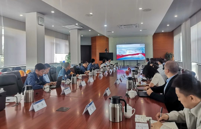 江蘇興達鋼簾線股份有限公司協同倍耐力到訪寶鋼集團，共同探討未來低碳合作方向。在這次交流活動中，寶鋼股份總經理助理、鋼管條鋼事業部總經理兼黨委副書記郭小龍等高層領導出席。