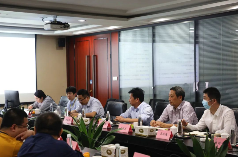 在寧海縣科協主席吳衛東、建新黨總支書記、工會主席陳春學、科協主席呂遠通、科協副主席潘斌等人陪同下，教授專家團隊參觀了建新的試驗中心和減震工廠，深入了解了該公司工業操作系統及其在減震配件制造等領域的實際應用。