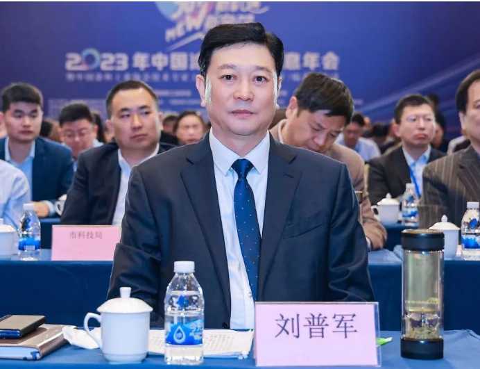 劉普軍強調，明光作為全國首批“綠色涂料園區”，在涂料產業領域取得了顯著的成就。他表示，明光已成為長三角經濟帶上一顆璀璨明珠，著力打造“中國綠色涂料之都”，為實現“工業強市、產業興市、生態立市”的戰略目標貢獻了巨大力量。