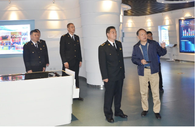 天津海關黨委紀檢組組長、黨委委員沈善庚于11月2日蒞臨賽象集團展開考察訪問。賽象集團董事長張建浩親自接待了這次重要的訪問團隊，而天津海關監察室副主任陶志國、南開海關黨委書記關長李承春、天津海關黨委第八派駐紀檢組組長賈靖、南開海關辦公室主任李欣毅也陪同參觀。賽象科技副總經理張繼梁和副總經理王紅軍也參加了接待活動。