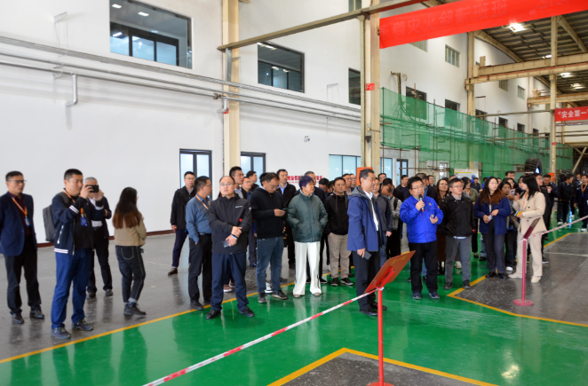 賽象科技近年來一直致力于技術創新，特別是在智能制造、數字化以及工業互聯網領域的研發方面取得了顯著成就，贏得了與會代表的一致好評。在34年的創立歷程中，賽象科技一直秉持著創新和品質至上的原則，以務實的態度獲得了一系列令人矚目的成就。在新的歷史時期，賽象科技將把新品研發和產品迭代升級作為公司最主要的工作和主題，以智能制造、工業互聯網以及數字技術來推動輪胎制造業的高速發展和數字化轉型。