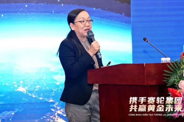 賽輪集團技術研發中心TBR研發部部長張云秀在會上系統介紹了賽輪集團的研發體系和技術創新情況，特別強調了液體黃金輪胎在行業內的重大突破。