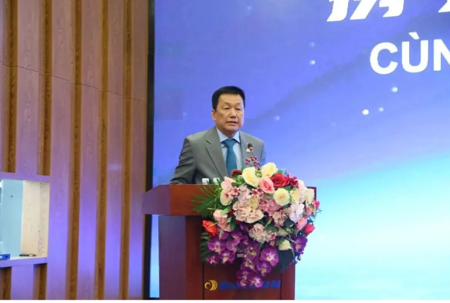 越南TBR優秀經銷商代表鄧文良也分享了他與賽輪集團的成功合作歷程，強調了賽輪集團的信任與尊重文化在雙方合作中的重要性。他表示，未來將繼續與賽輪同行，共創更加美好的未來。