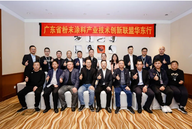 在沙龍的討論環節，與會嘉賓就粉末涂料行業的現狀和熱點議題展開了激烈的頭腦風暴，為行業當前面臨的問題提出了各自的見解和建議。