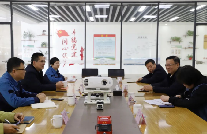 日前，山東省濰坊市昌樂縣委常委、辦公室主任范新利范新利一行到美晨工業(yè)集團，就企業(yè)安全生產(chǎn)工作展開調(diào)研。高新片區(qū)黨委書記孟慶忠、美晨董事長王永剛陪同出席。